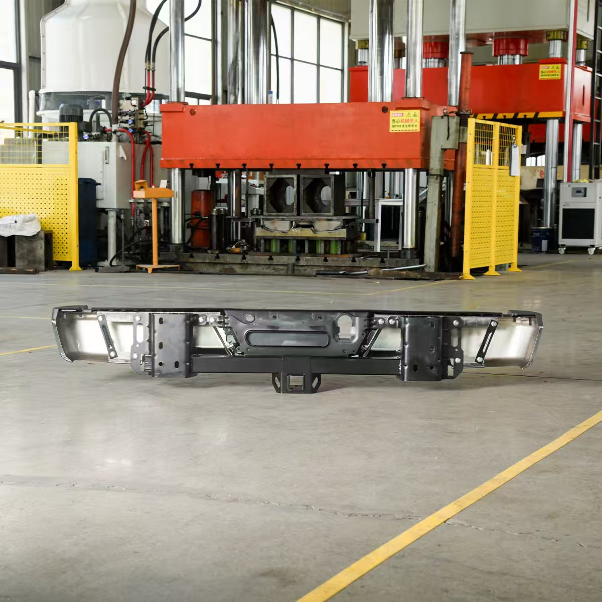 Applicable to Ford F150 models 2015-2020, chrome-plated silver rear bumper with radar holes and tow 