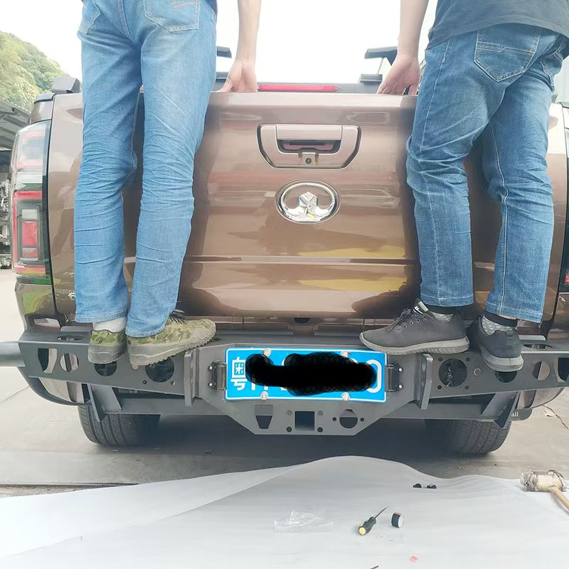 Pump rear bar adapter for Great Wall Bao, iron powder-coated black protective rear face surround and